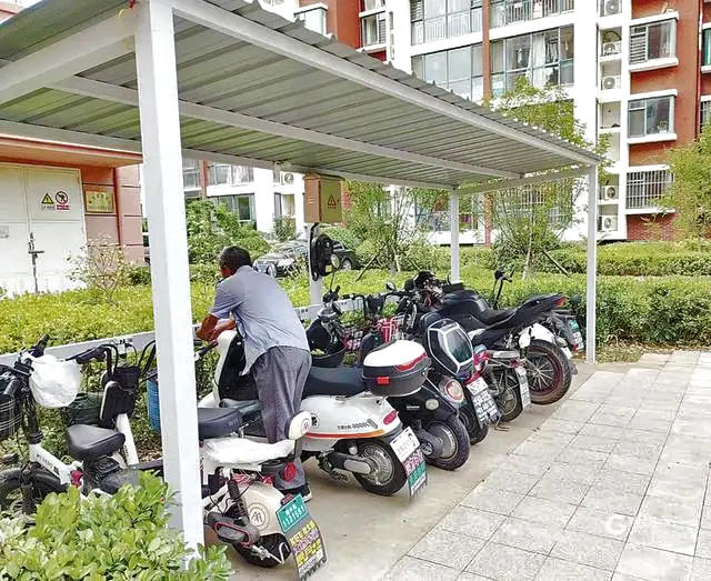 電動(dòng)車(chē)充電樁雨棚